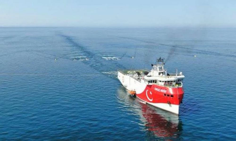 Τουρκική Navtex: 15 πολεμικά πλοία, drones και F-16 προστατεύουν το Oruc Reis